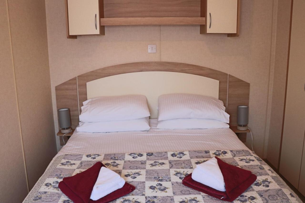 Palm 1 Park Home With Hot Tub Свонідж Екстер'єр фото