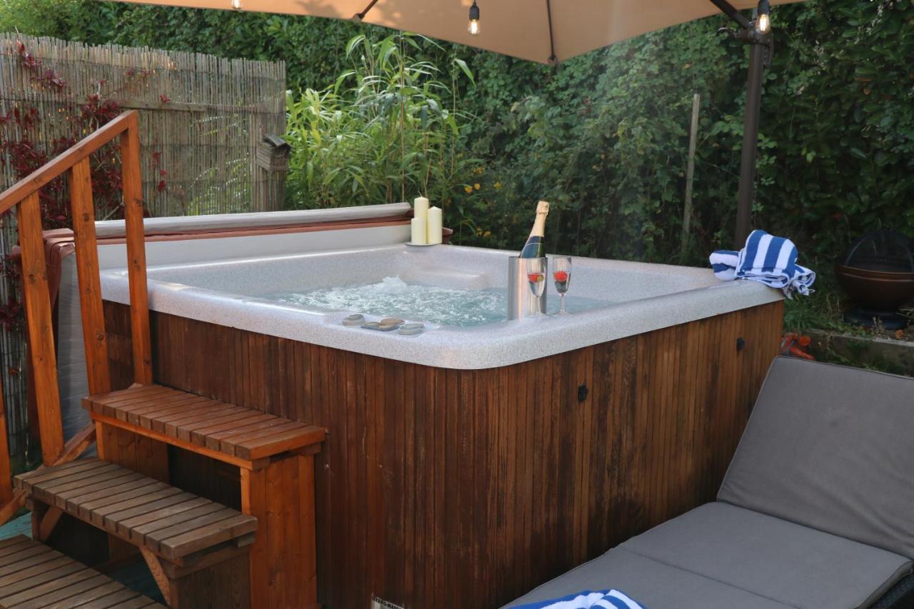 Palm 1 Park Home With Hot Tub Свонідж Екстер'єр фото