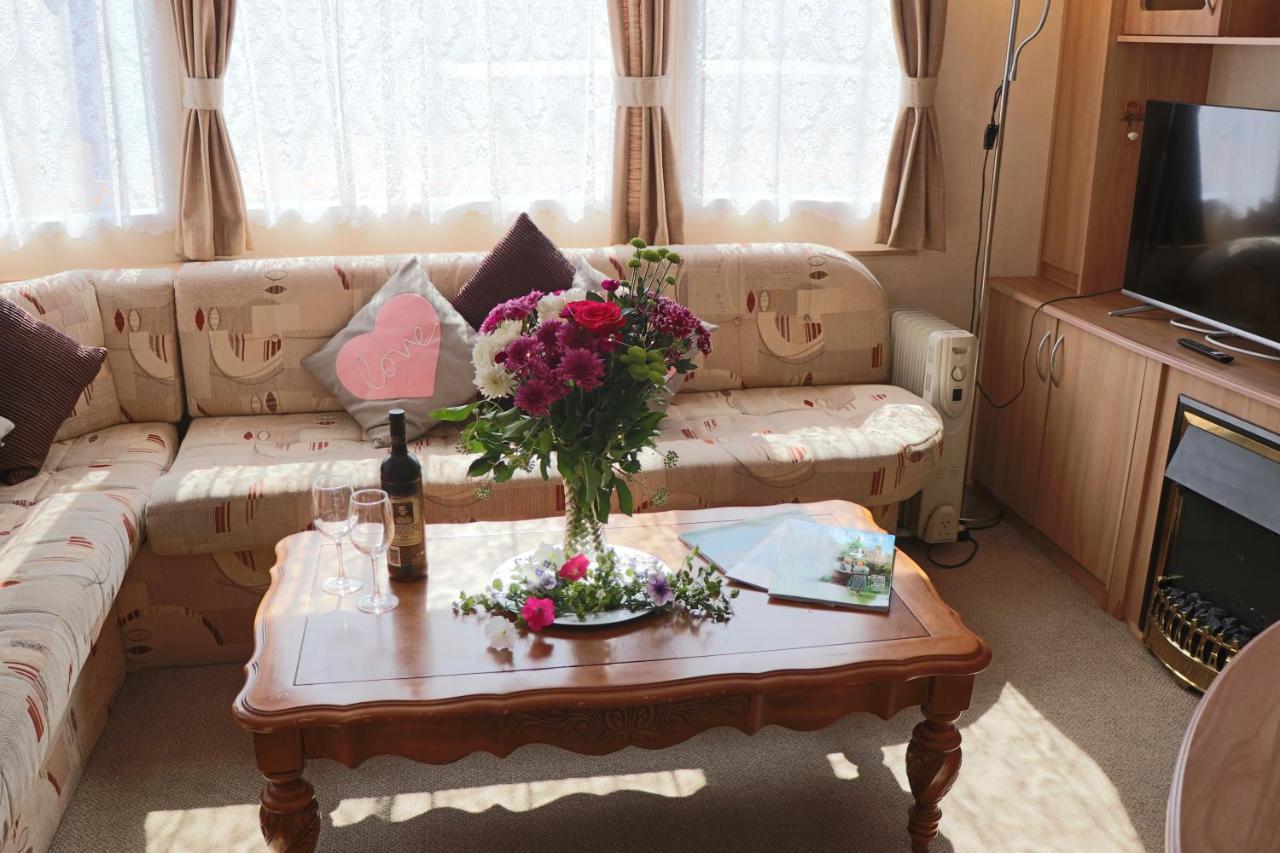 Palm 1 Park Home With Hot Tub Свонідж Екстер'єр фото