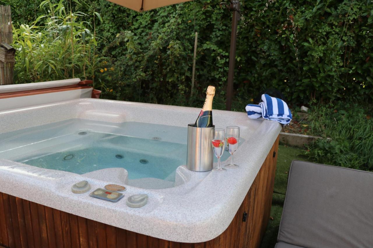 Palm 1 Park Home With Hot Tub Свонідж Екстер'єр фото