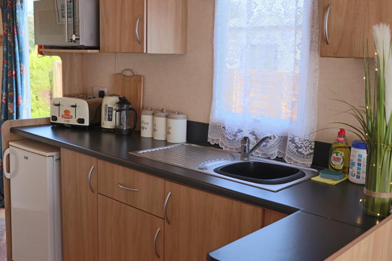 Palm 1 Park Home With Hot Tub Свонідж Екстер'єр фото
