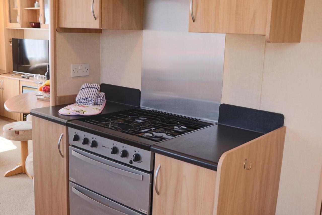 Palm 1 Park Home With Hot Tub Свонідж Екстер'єр фото